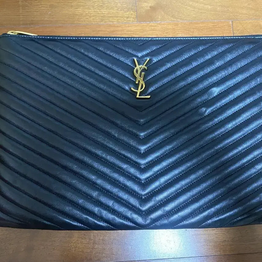 [BUNJANG] Saint Laurent Black Large Gold Clutch / 생로랑 블랙 라지 금장 클러치 정품