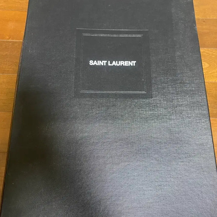 [BUNJANG] Saint Laurent Black Large Gold Clutch / 생로랑 블랙 라지 금장 클러치 정품