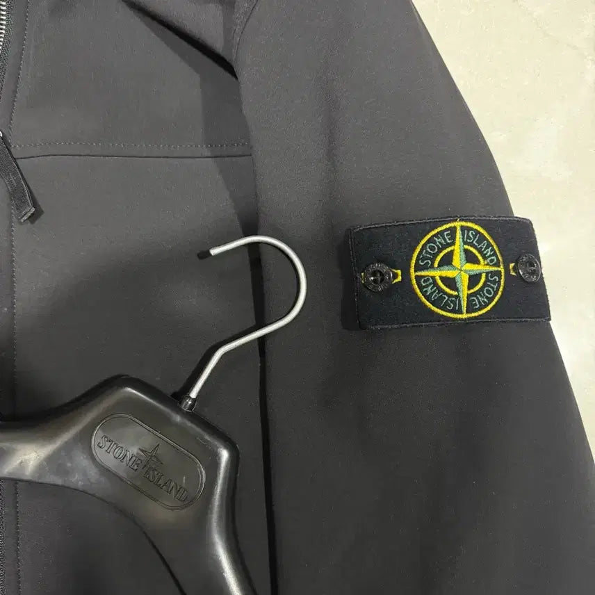 [BUNJANG] Stone Island Soft Shell Windbreaker L / [당일출고,새상품급] 스톤아일랜드 소프트쉘 바람막이 L