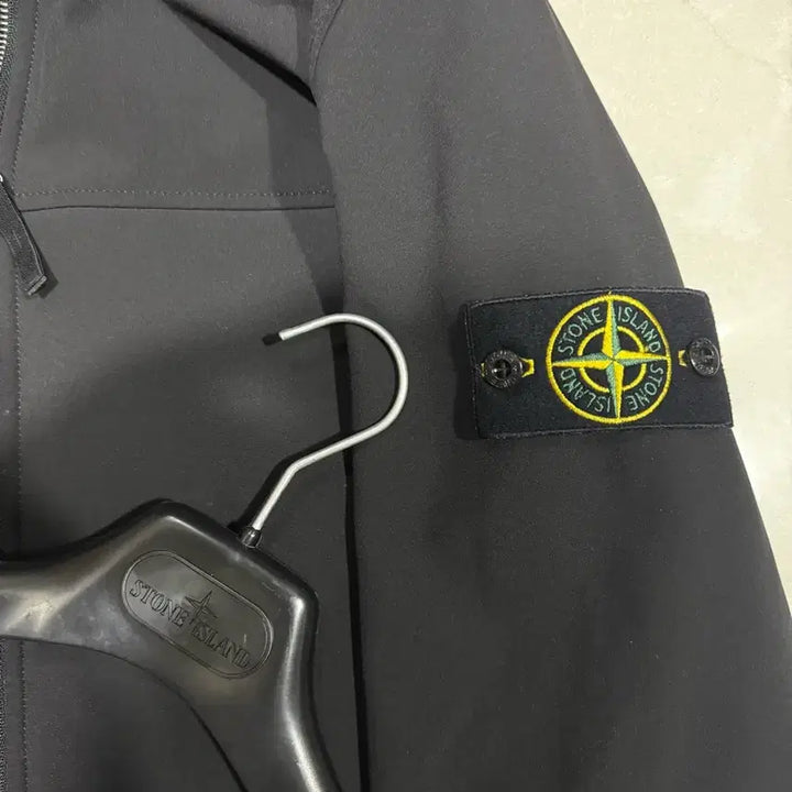 [BUNJANG] Stone Island Soft Shell Windbreaker L / [당일출고,새상품급] 스톤아일랜드 소프트쉘 바람막이 L
