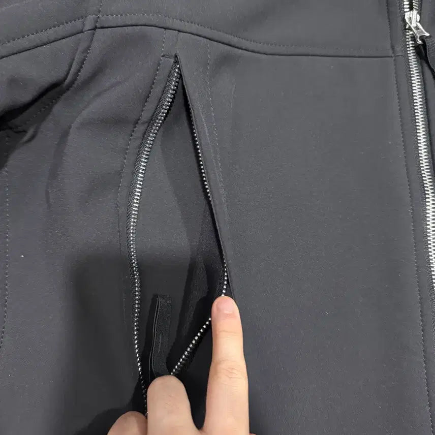 [BUNJANG] Stone Island Soft Shell Windbreaker L / [당일출고,새상품급] 스톤아일랜드 소프트쉘 바람막이 L