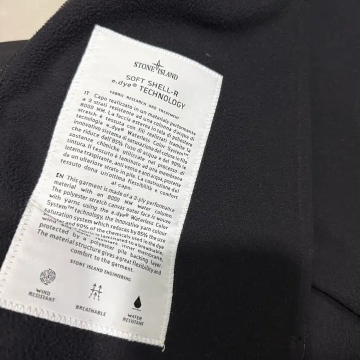 [BUNJANG] Stone Island Soft Shell Windbreaker L / [당일출고,새상품급] 스톤아일랜드 소프트쉘 바람막이 L