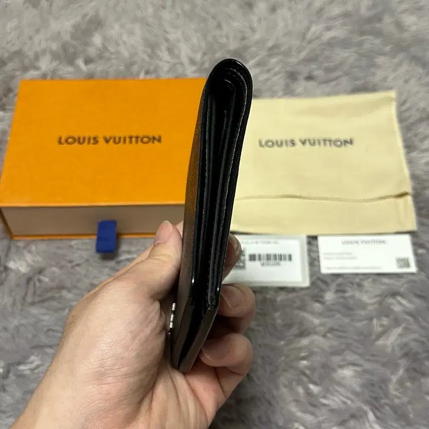 [BUNJANG] Louis Vuitton Taiga Silver Multiple Wallet Black / [풀구성] 루이비통 타이가 은장 멀티플 월릿 반지갑 블랙