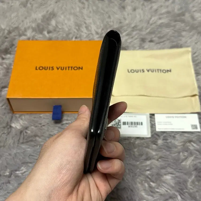 [BUNJANG] Louis Vuitton Taiga Silver Multiple Wallet Black / [풀구성] 루이비통 타이가 은장 멀티플 월릿 반지갑 블랙