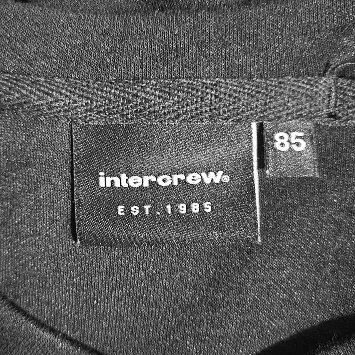 [BUNJANG] Intercrew Black V-Neck Crop Sweatshirt / 인터크루 블랙 브이넥 크롭 맨투맨 85 레터링 포인트