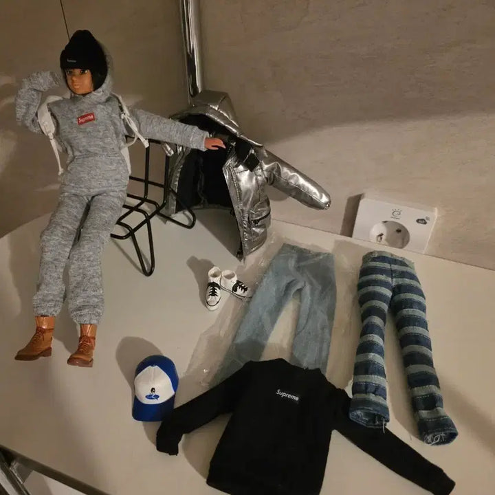 [BUNJANG] Supreme Momoko Doll / 슈프림 모모코 인형 팝니다.