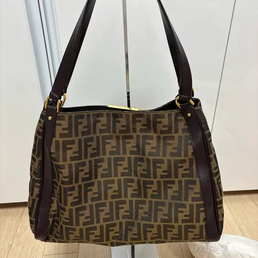 [SOLD OUT] 펜디 FF로고 숄더백