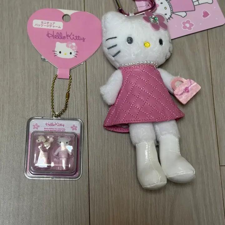 [BUNJANG] Hello Kitty Doll Keyring + Miniature Package Set / 헬로키티 인형 키링 + 미니어쳐 패키지 세트