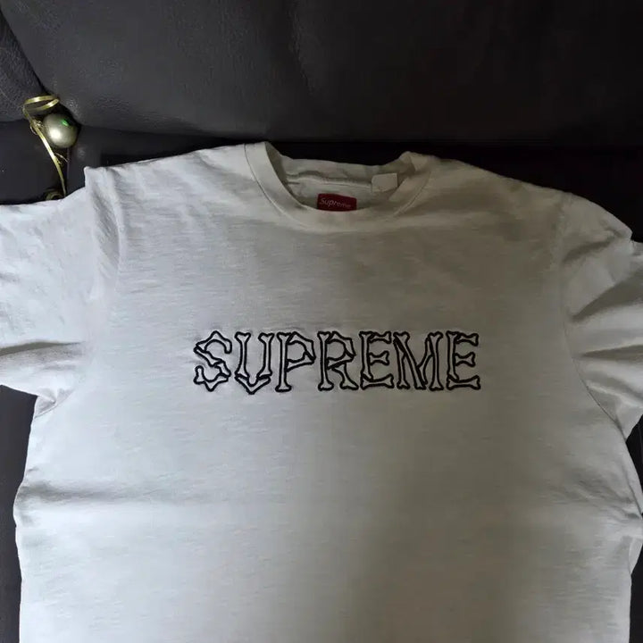 [BUNJANG] Supreme Bones Logo T-Shirt White XL / 슈프림 본즈 로고 반팔 티셔츠 화이트xl