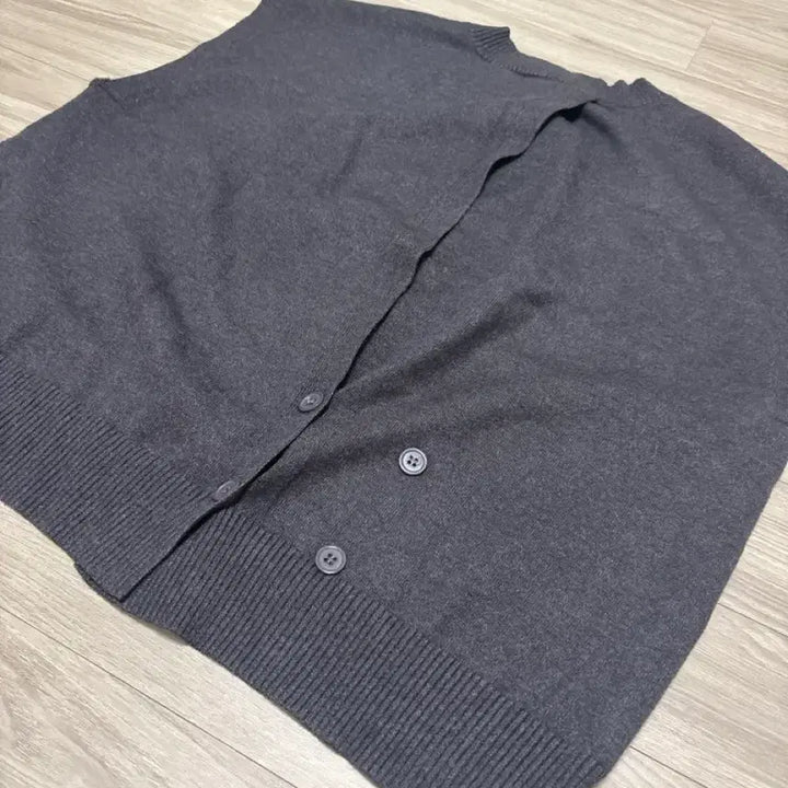 [BUNJANG] Charcoal V-Neck Slit Knit Vest / 차콜 뒤트임 브이넥 니트조끼