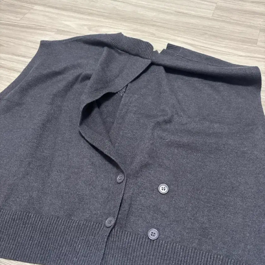 [BUNJANG] Charcoal V-Neck Slit Knit Vest / 차콜 뒤트임 브이넥 니트조끼