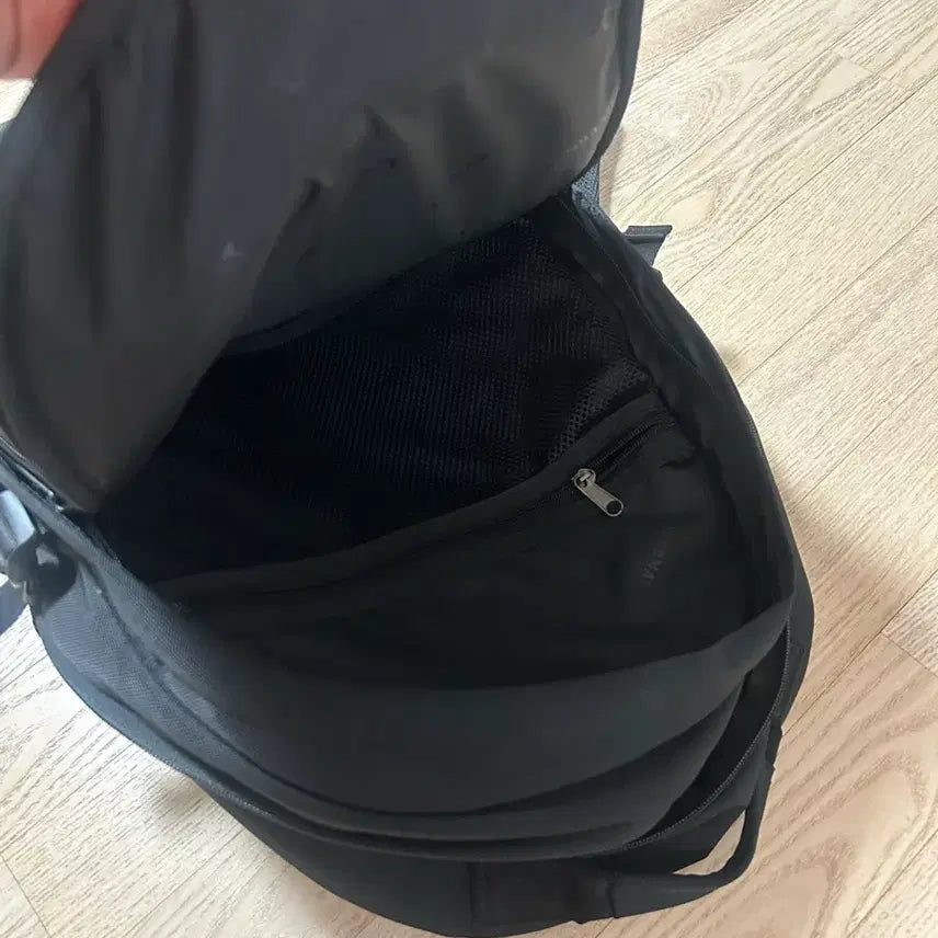 [BUNJANG] Covernat College Backpack Black 31L / 커버낫 컬리지 백팩 블랙 31L