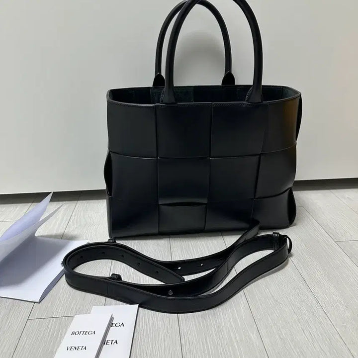 [BUNJANG] Bottega Arcode Strap Tote Bag Black / 보테가 아르코 스트랩 토트백 블랙