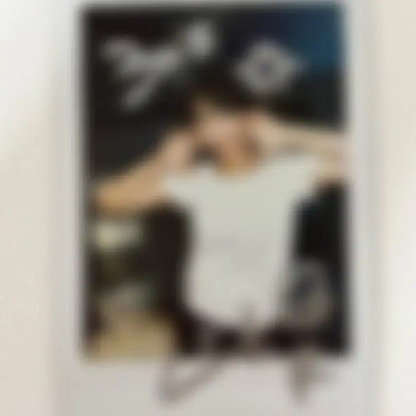 BUNJANG] QWER Lee Siyeon Signed Polaroid / QWER 눈물참기 막팬