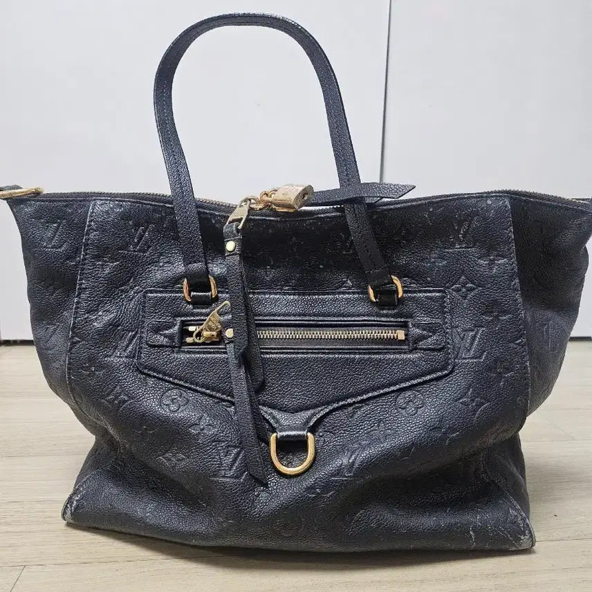 [BUNJANG] Louis Vuitton Embossed Black Tote Bag / 루이비통 엠보스 블랙 가방