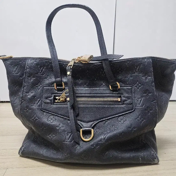 [BUNJANG] Louis Vuitton Embossed Black Tote Bag / 루이비통 엠보스 블랙 가방