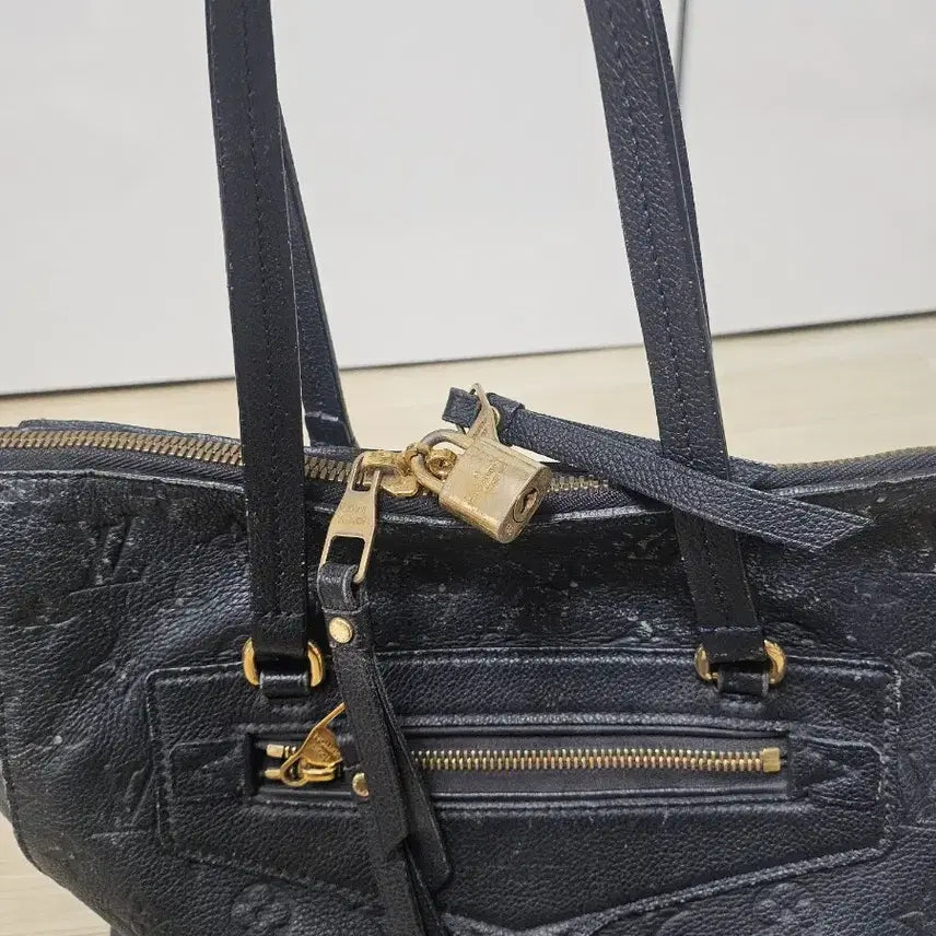 [BUNJANG] Louis Vuitton Embossed Black Tote Bag / 루이비통 엠보스 블랙 가방