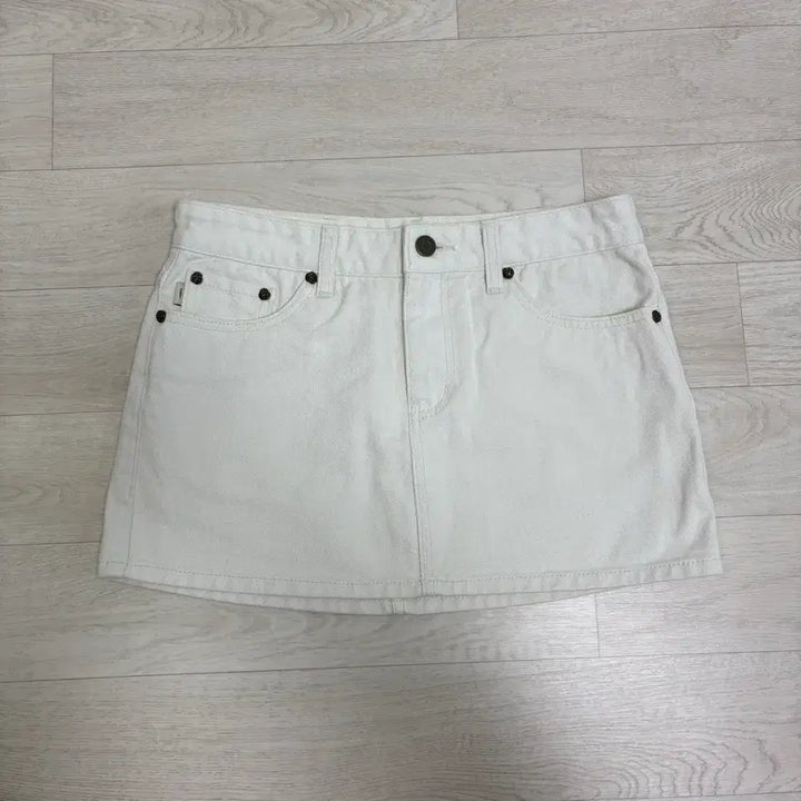 [SOLD OUT] (이체7)글로니 더 벨라 스커트 화이트