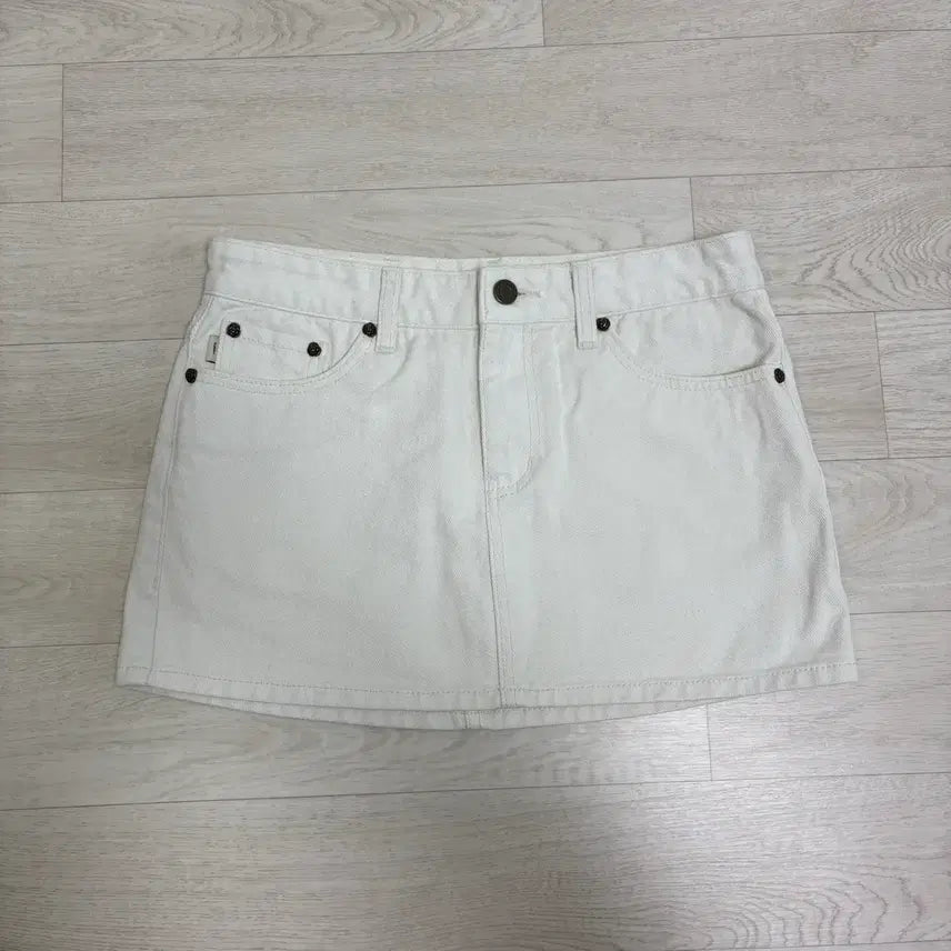 [SOLD OUT] (이체7)글로니 더 벨라 스커트 화이트