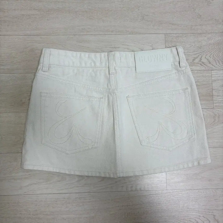 [SOLD OUT] (이체7)글로니 더 벨라 스커트 화이트