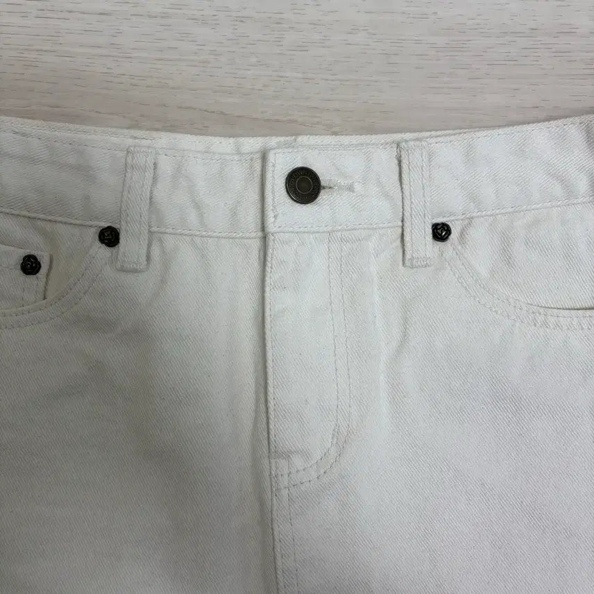 [SOLD OUT] (이체7)글로니 더 벨라 스커트 화이트