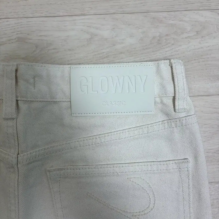 [SOLD OUT] (이체7)글로니 더 벨라 스커트 화이트