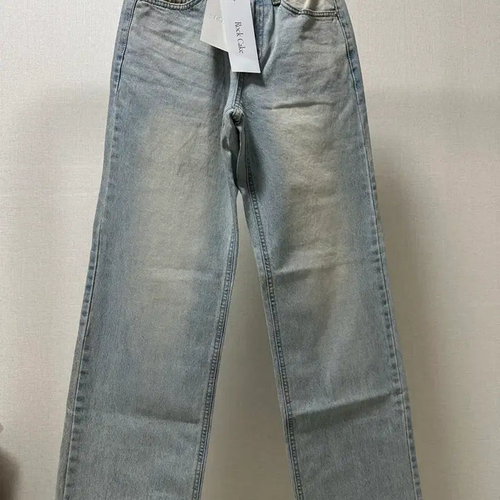 [SOLD OUT] (새상품) 락케이크 워싱 데님 연청바지