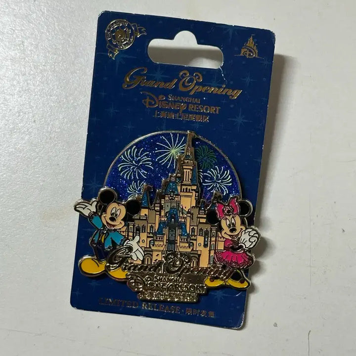 [BUNJANG] Shanghai Disneyland Grand Opening Pin Badge / 상해 디즈니랜드 그랜드오프닝 핀뱃지