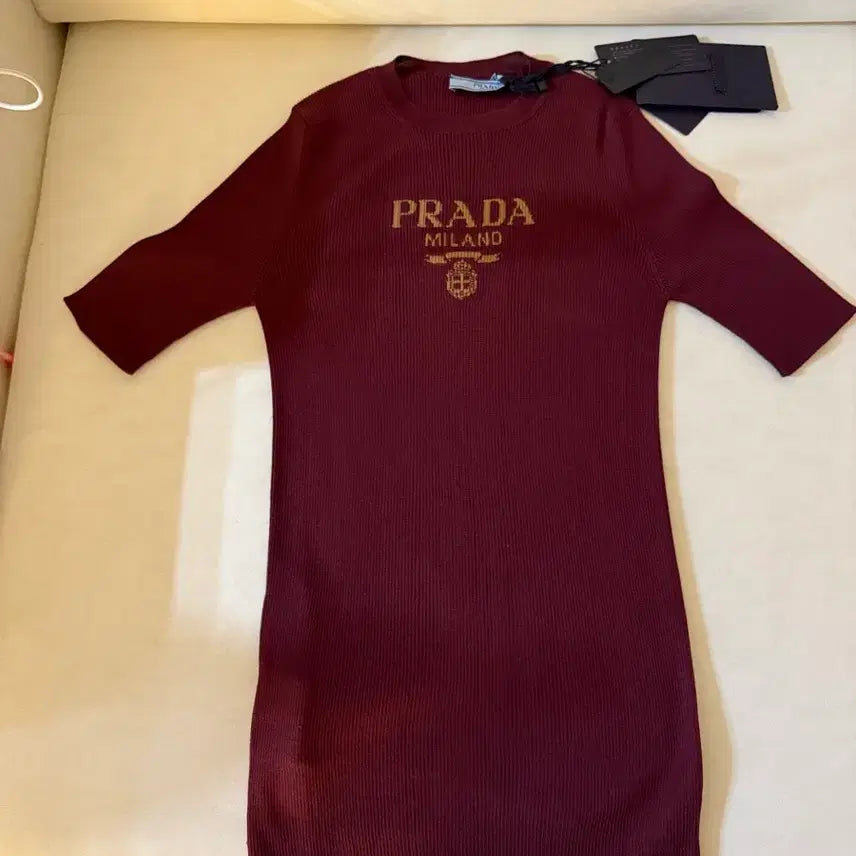 [BUNJANG] Prada Burgundy Knit Cashmere Sweater / 프라다 버건디 골드 로고 니트 캐시미어