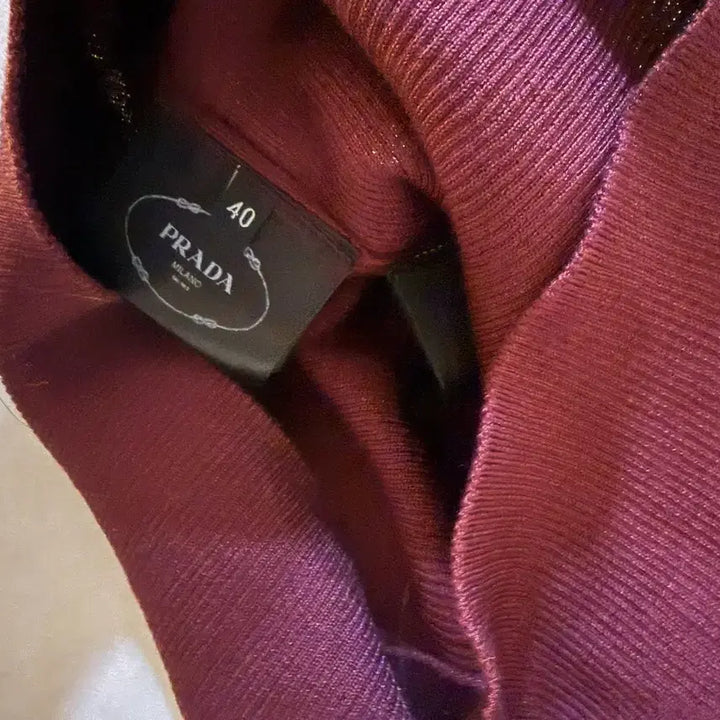 [BUNJANG] Prada Burgundy Knit Cashmere Sweater / 프라다 버건디 골드 로고 니트 캐시미어