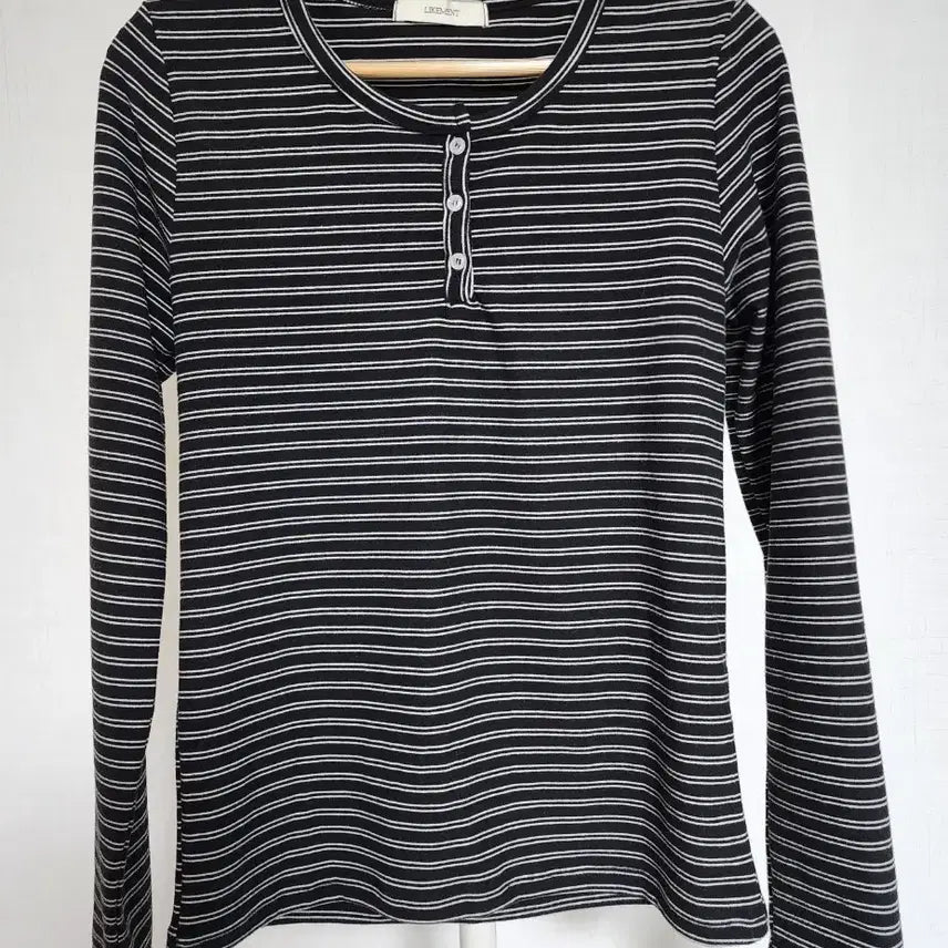 [BUNJANG] Like You Black Stripe Henley Long Sleeve T-shirt / 라이크유 피치 스트라이프 헨리넥 긴팔티 블랙