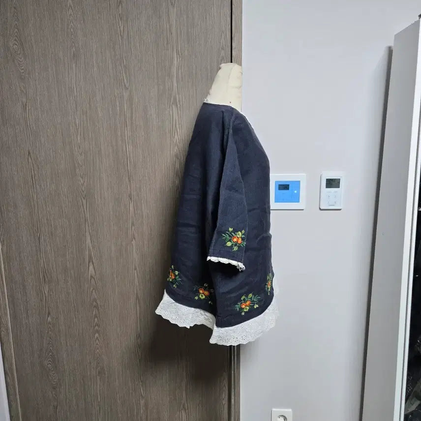 [BUNJANG] Linen Blouse Navy L / 오늘만이가격!!  자수 레이스 린넨 블라우스 네이비 L