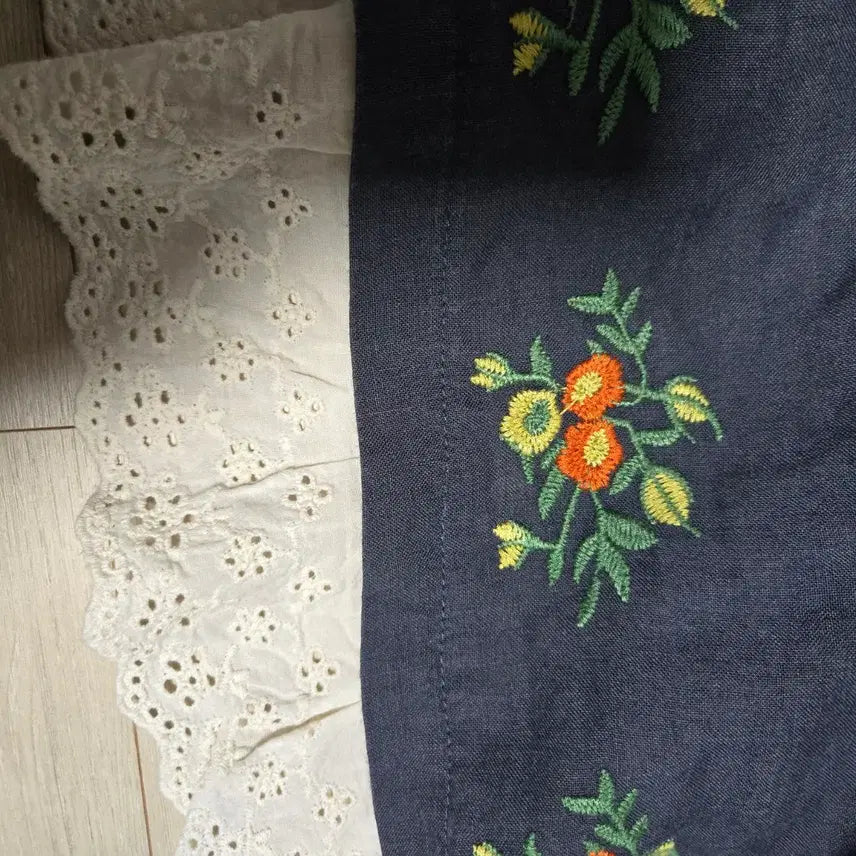 [BUNJANG] Linen Blouse Navy L / 오늘만이가격!!  자수 레이스 린넨 블라우스 네이비 L