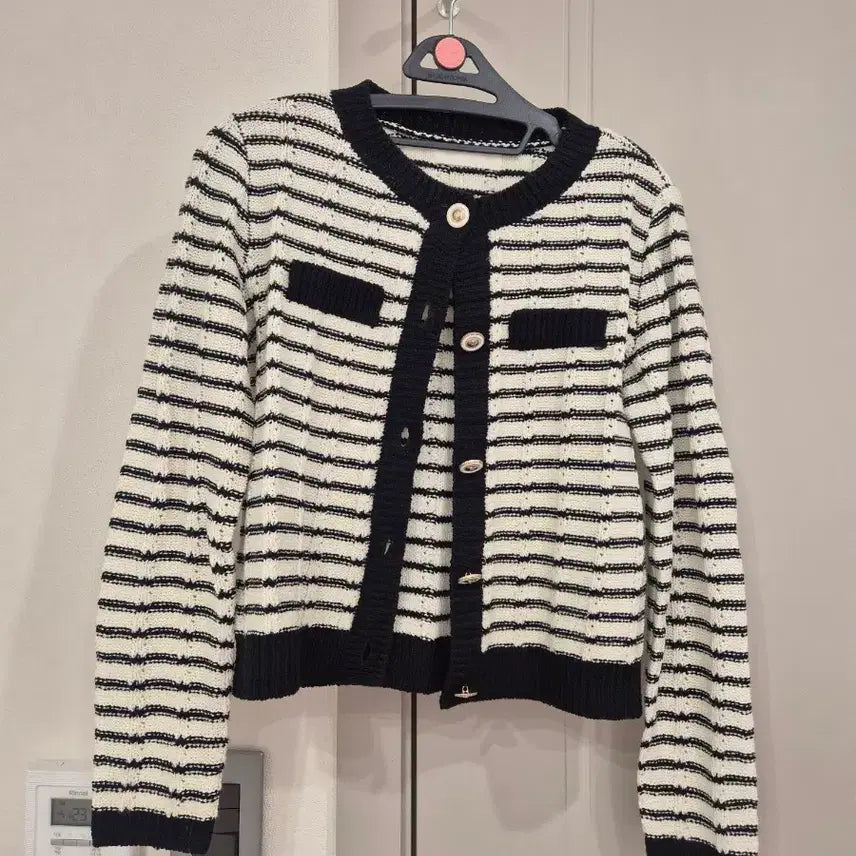 [BUNJANG] Page You Black and White Stripe Cardigan / 페이지유 블랙화이트 스트라이프 가디건