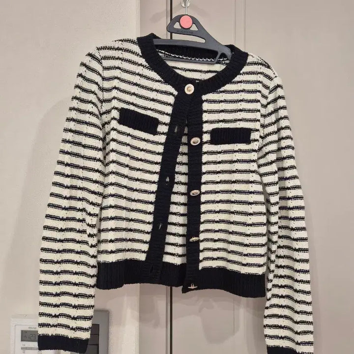 [BUNJANG] Page You Black and White Stripe Cardigan / 페이지유 블랙화이트 스트라이프 가디건