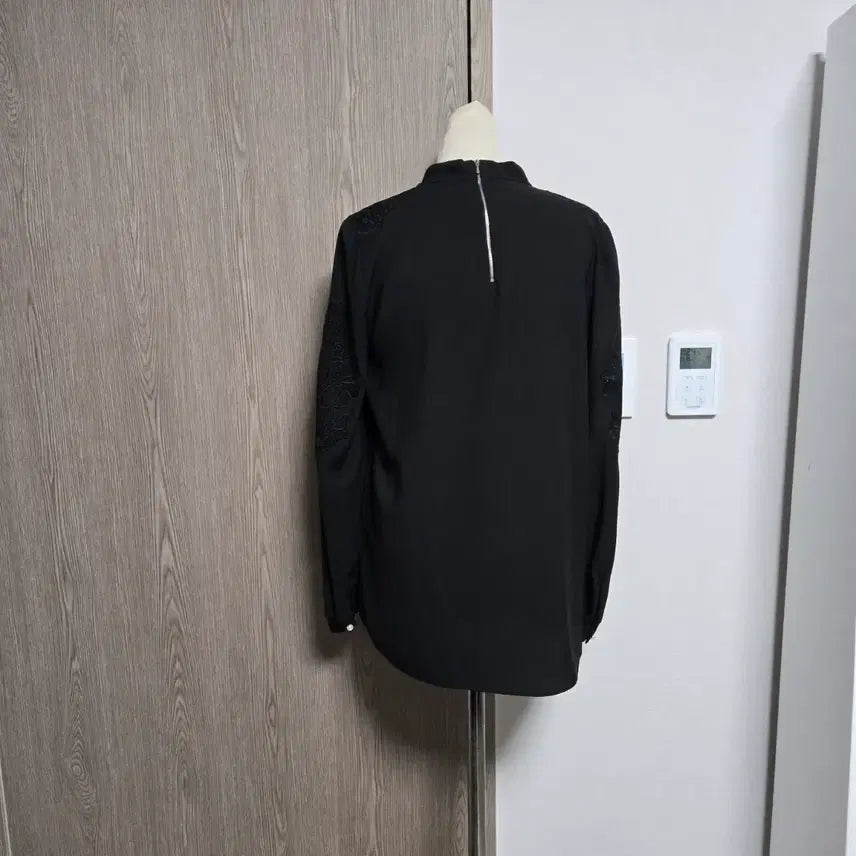 [BUNJANG] MojoS.phine Black Lace Blouse / 모조에스핀 블랙 레이스 소매 블라우스