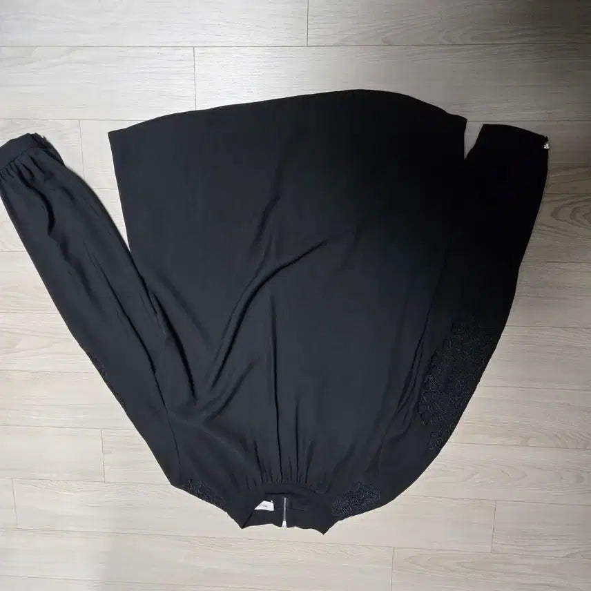 [BUNJANG] MojoS.phine Black Lace Blouse / 모조에스핀 블랙 레이스 소매 블라우스