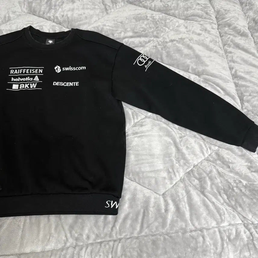 [SOLD OUT] [M] 데상트 레플리카 스위스 스키팀 맨투맨