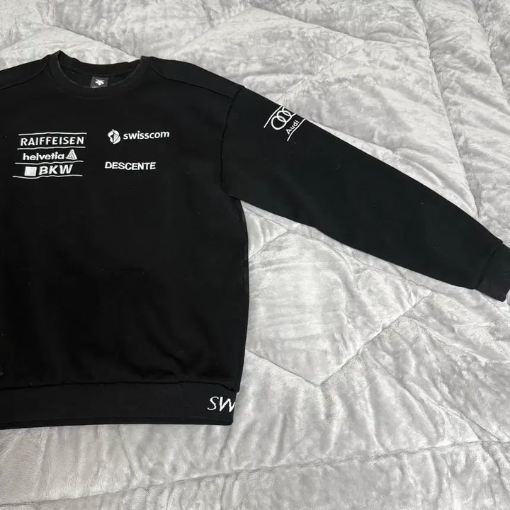 [SOLD OUT] [M] 데상트 레플리카 스위스 스키팀 맨투맨