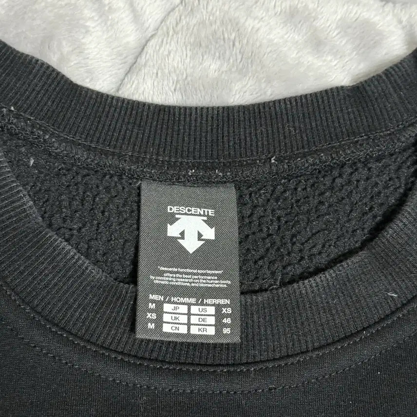 [SOLD OUT] [M] 데상트 레플리카 스위스 스키팀 맨투맨