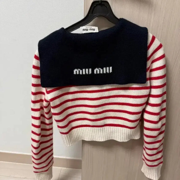 [BUNJANG] Miu Miu Red Stripe Crop Cardigan / 미우미우 레드 스트라이프 크롭 가디건