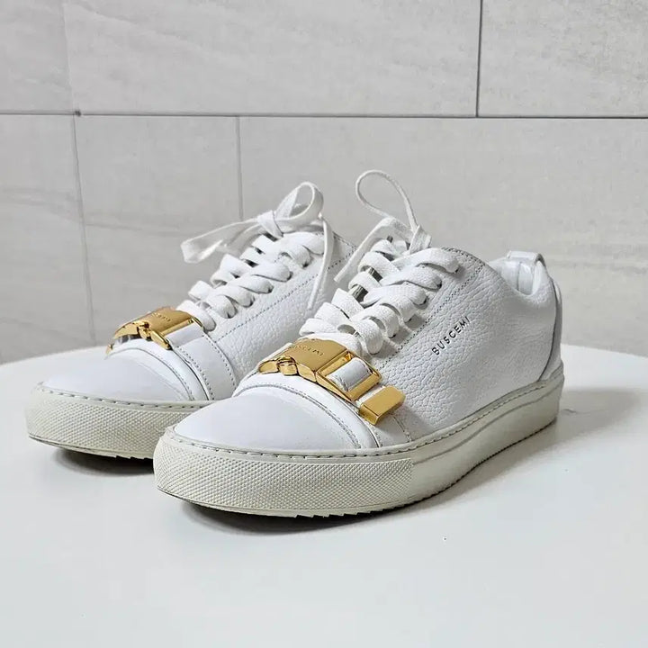 [BUNJANG] Buscemi Gold Buckle Sneakers White IT41 / 부세미 화이트 금장 버클 스니커즈 41 정품