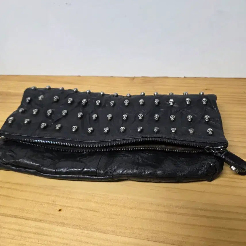 [BUNJANG] Black Skull Studded Clutch Bag / 해골 스터드 블랙 클러치 백