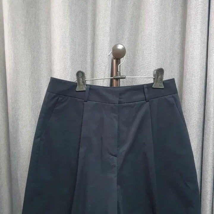 [BUNJANG] L Navy Pleated Shorts / L핀턱 네이비 반바지