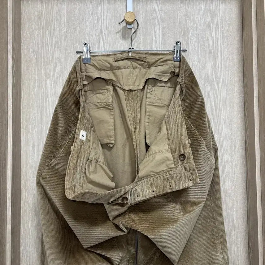 [BUNJANG] YCHAI Tapered Fit Corduroy Pants / 24FW)YCHAI 이카이 테이퍼드핏 코듀로이 팬츠36/베이지