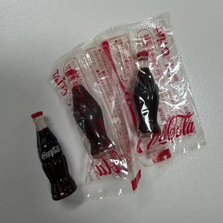 [BUNJANG] Mini Cola Figure + KitKat / 미니 콜라 피규어 + 킷캣