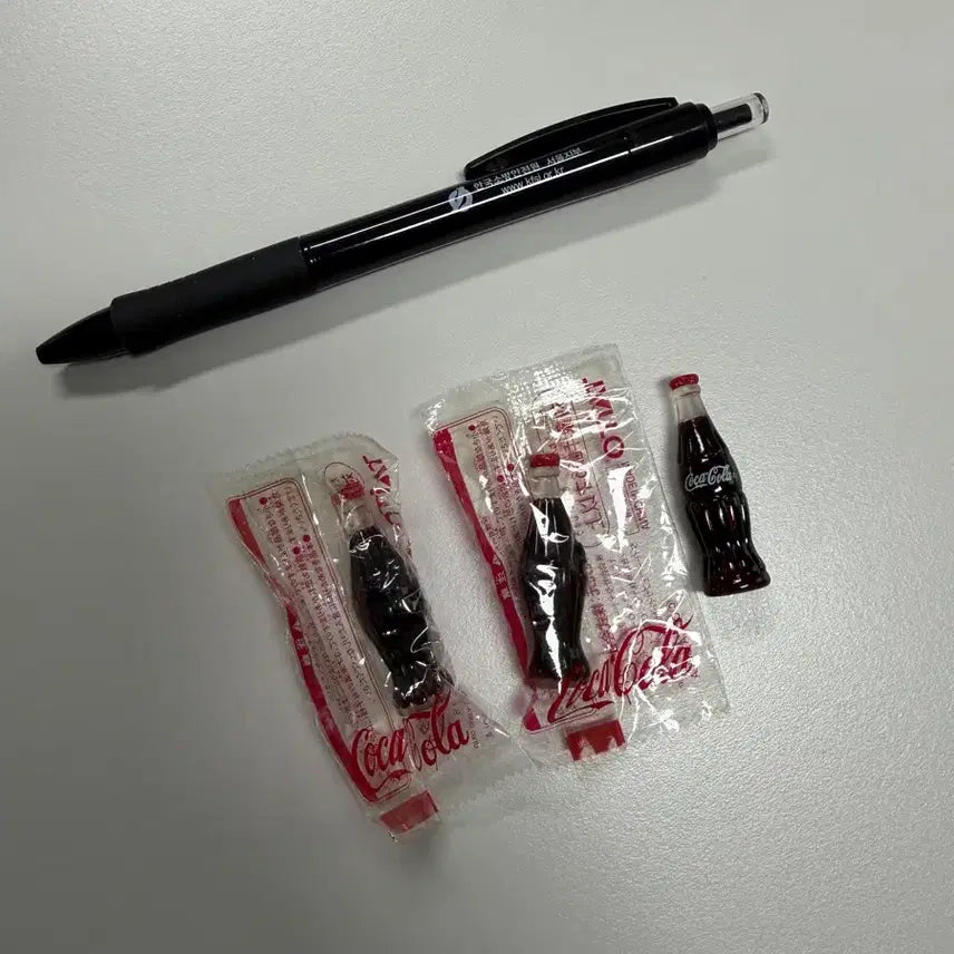 [BUNJANG] Mini Cola Figure + KitKat / 미니 콜라 피규어 + 킷캣