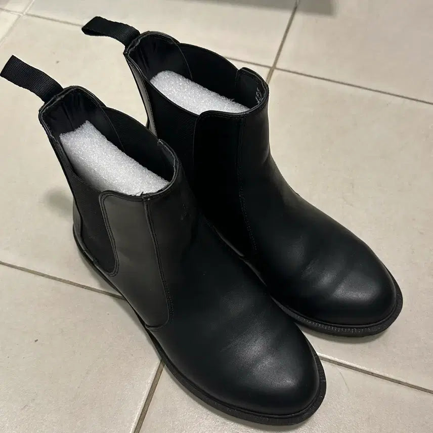 [BUNJANG] Nuovo Black Chelsea Boots Women&