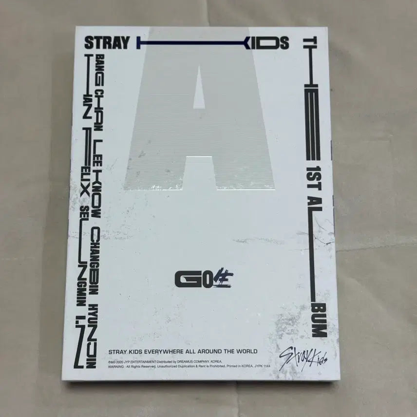 [BUNJANG] Stray Kids Hyunjin Signed Album / 스트레이키즈 현진 고생 싸인 앨범