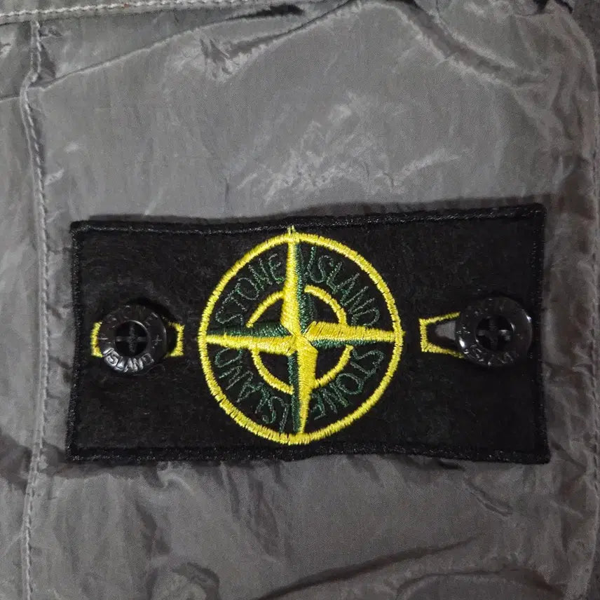 [SOLD OUT] 19ss 스톤아일랜드 와펜 나일론 메탈 카고 쇼츠 반바지 32